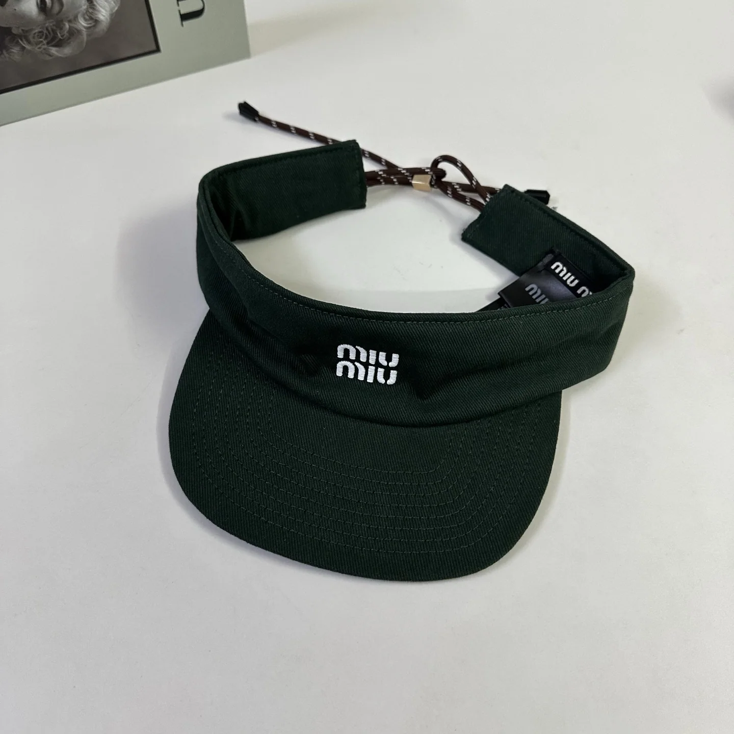 미우미우 바이저 모자 상세 이미지 4