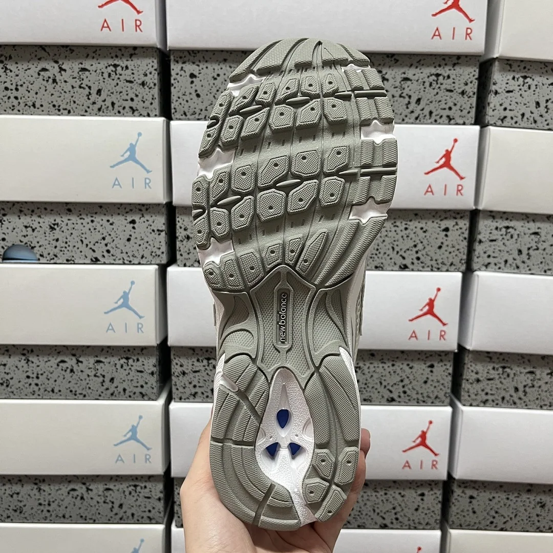 뉴발란스 [XY] 740v2 U740WM2 202064 New Balance 740v2 White Silver Reflection 상세 이미지 4