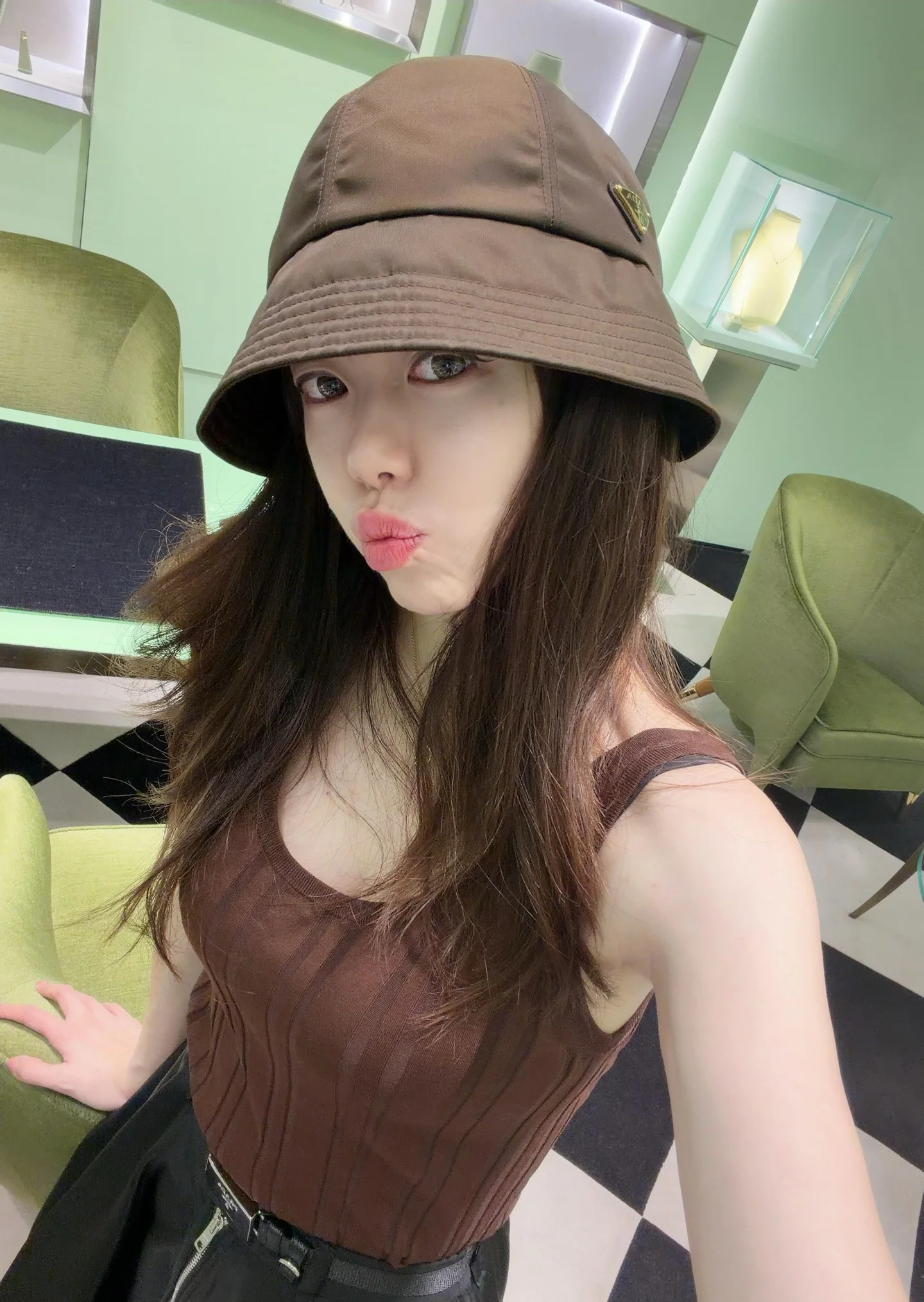 프라다 다크 브라운 세로 스트라이프 니트 베스트 상세 이미지 8