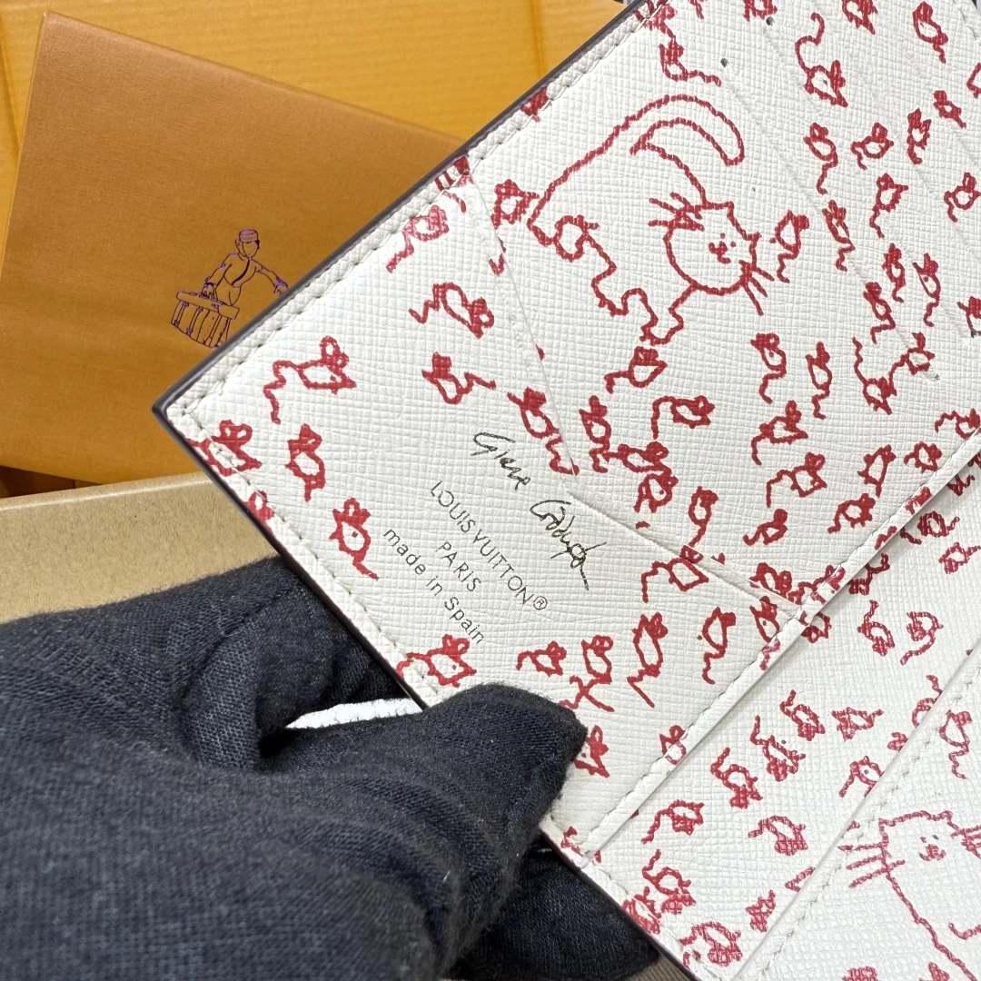 루이비통 모노그램 캔버스 일러스트 여권 지갑 상세 이미지 7