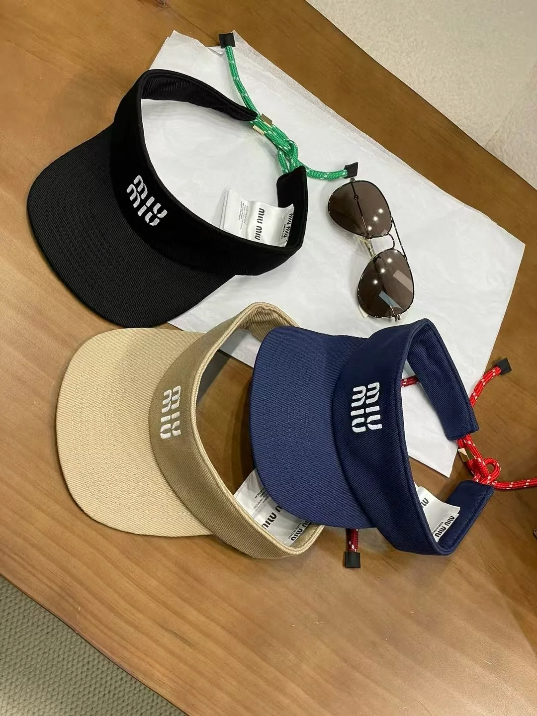 미우미우 드로스트링 바이저 모자 상세 이미지 5