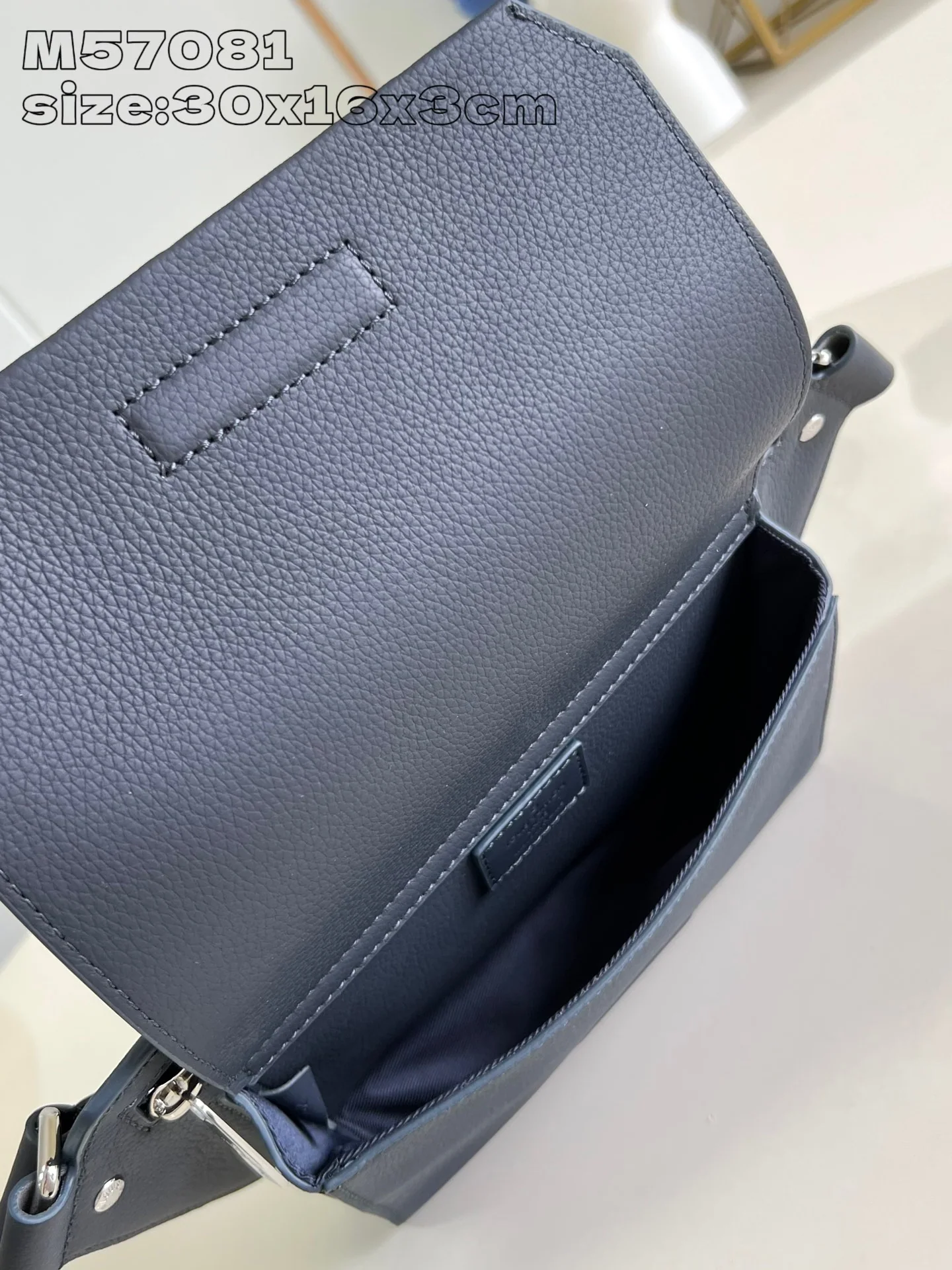 루이비통 M57081 블루 숄더백 미니 상세 이미지 8