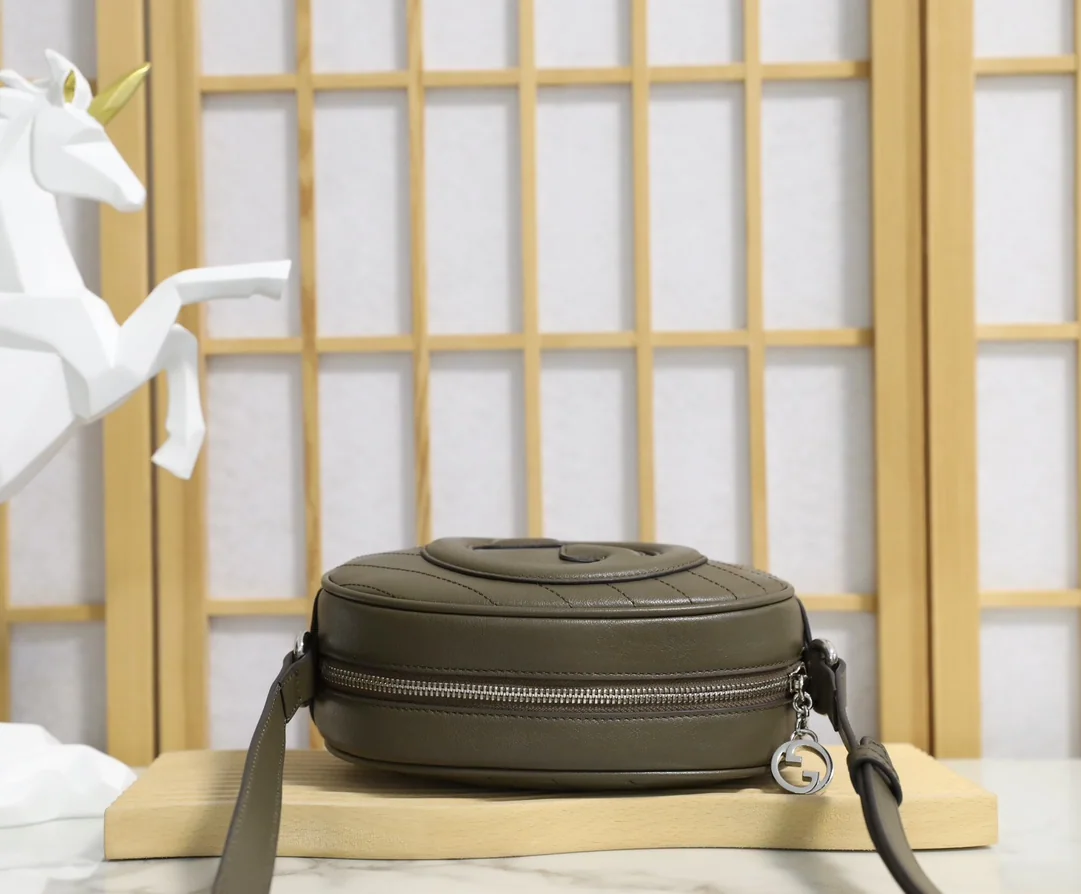 구찌 가시브론 스몰 라운드백 상세 이미지 3