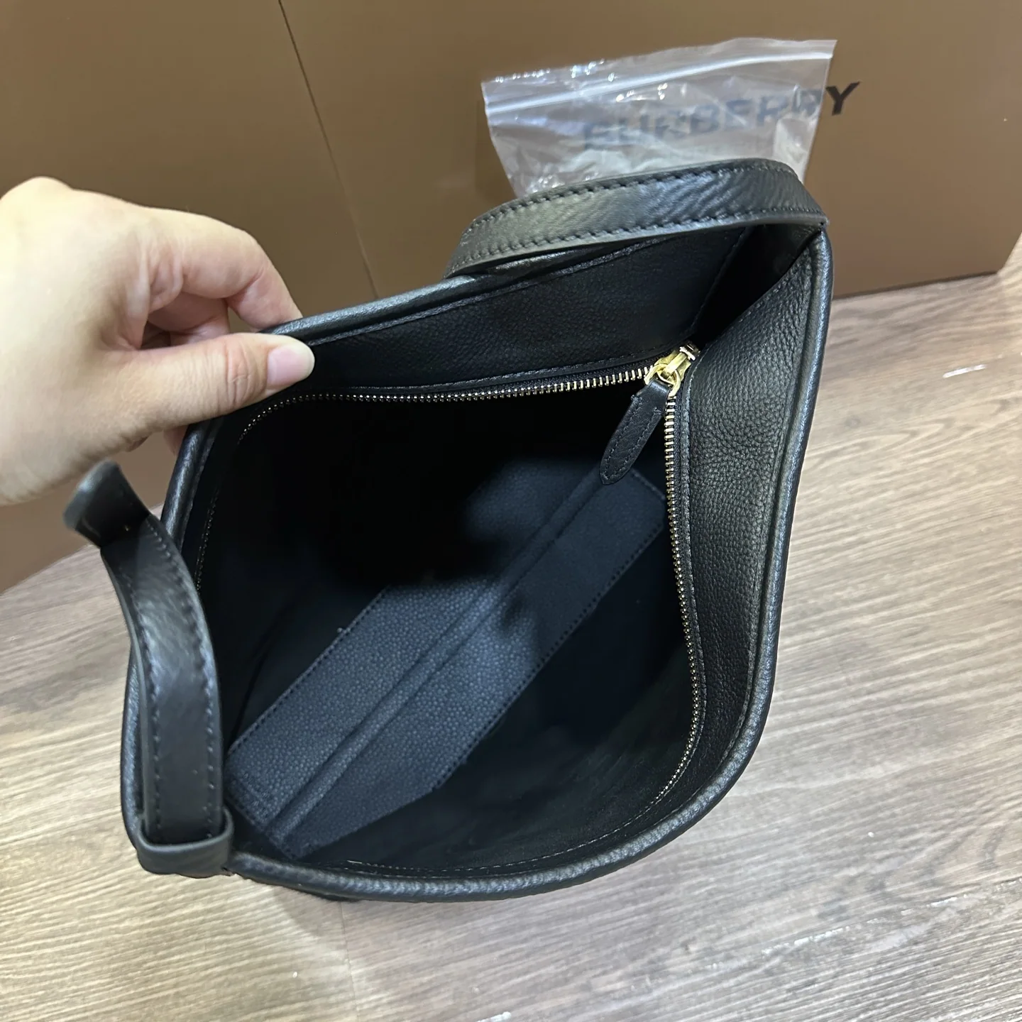 버버리 가방 상세 이미지 6