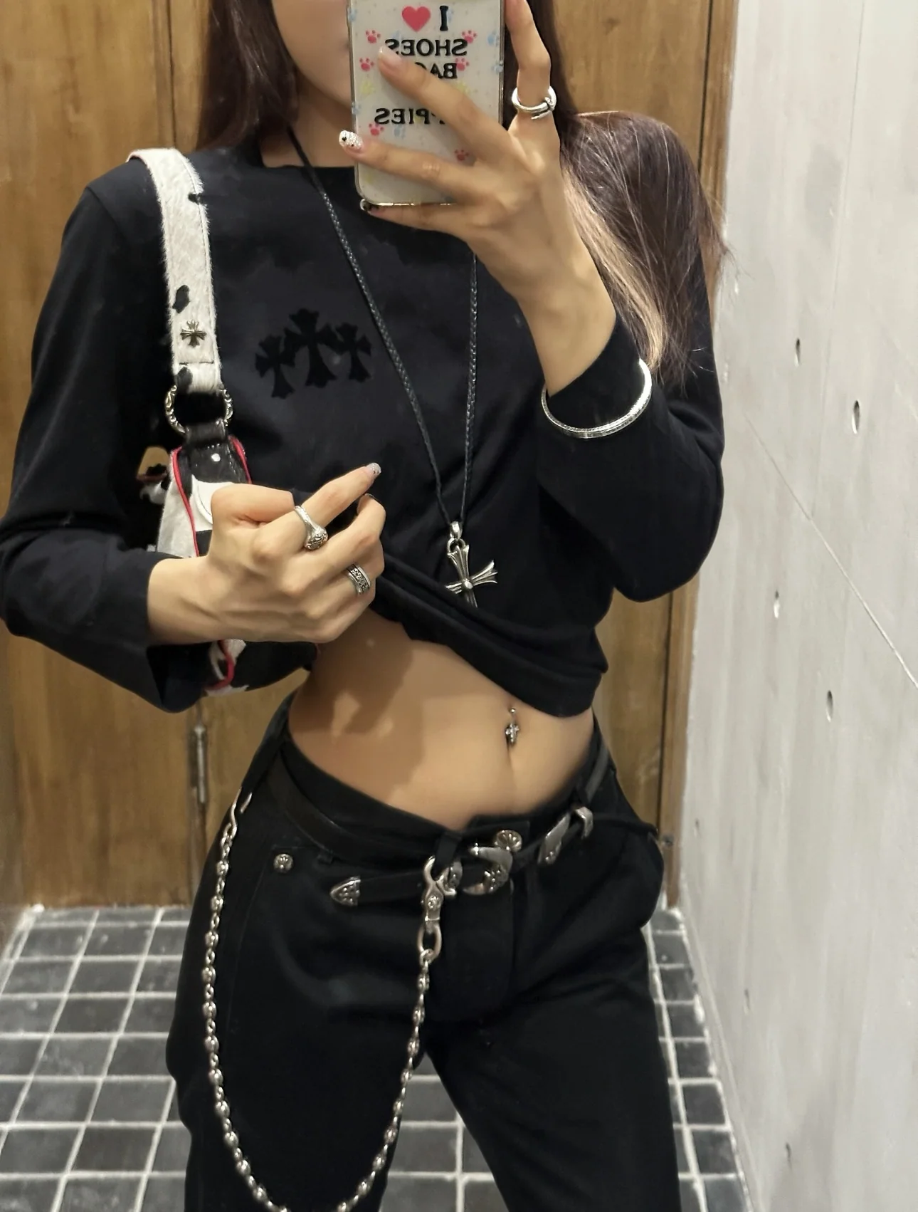 크롬하츠 플로키 로고 크루넥 긴팔 티셔츠 25SS 상세 이미지 15