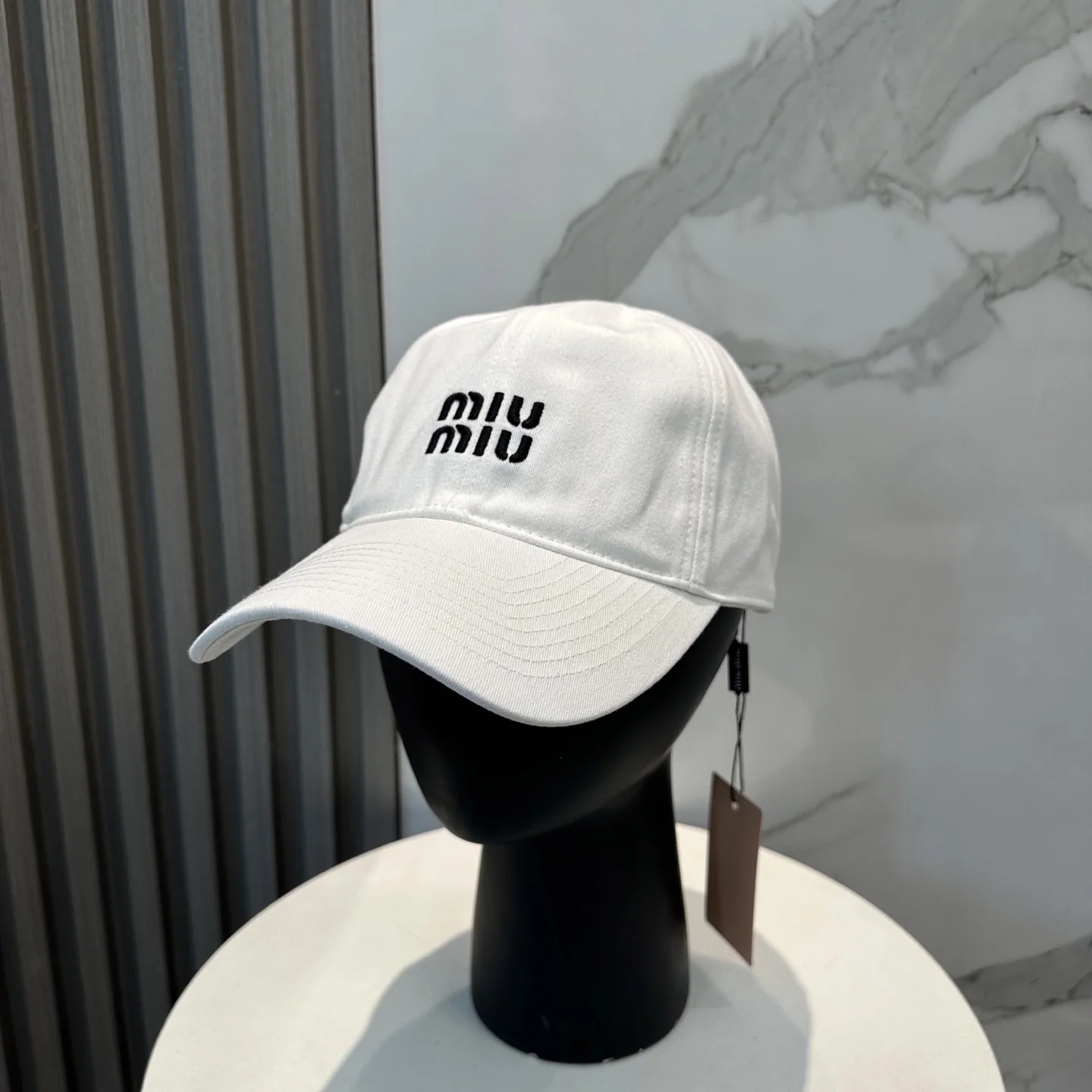 미우미우 코튼 워시드 베이스볼캡 상세 이미지 1