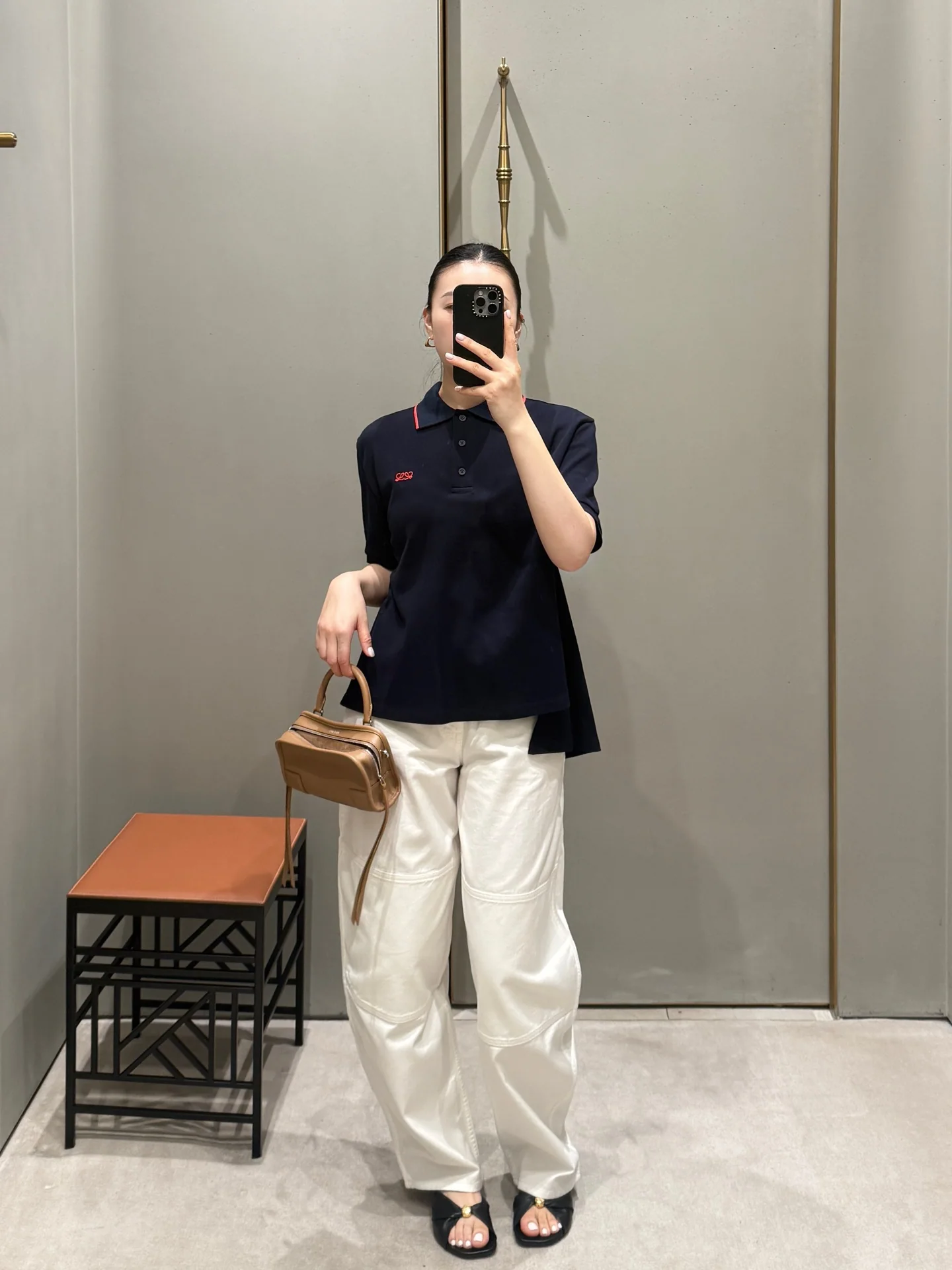 로에베 비대칭 컬러 반팔티셔츠 상세 이미지 4