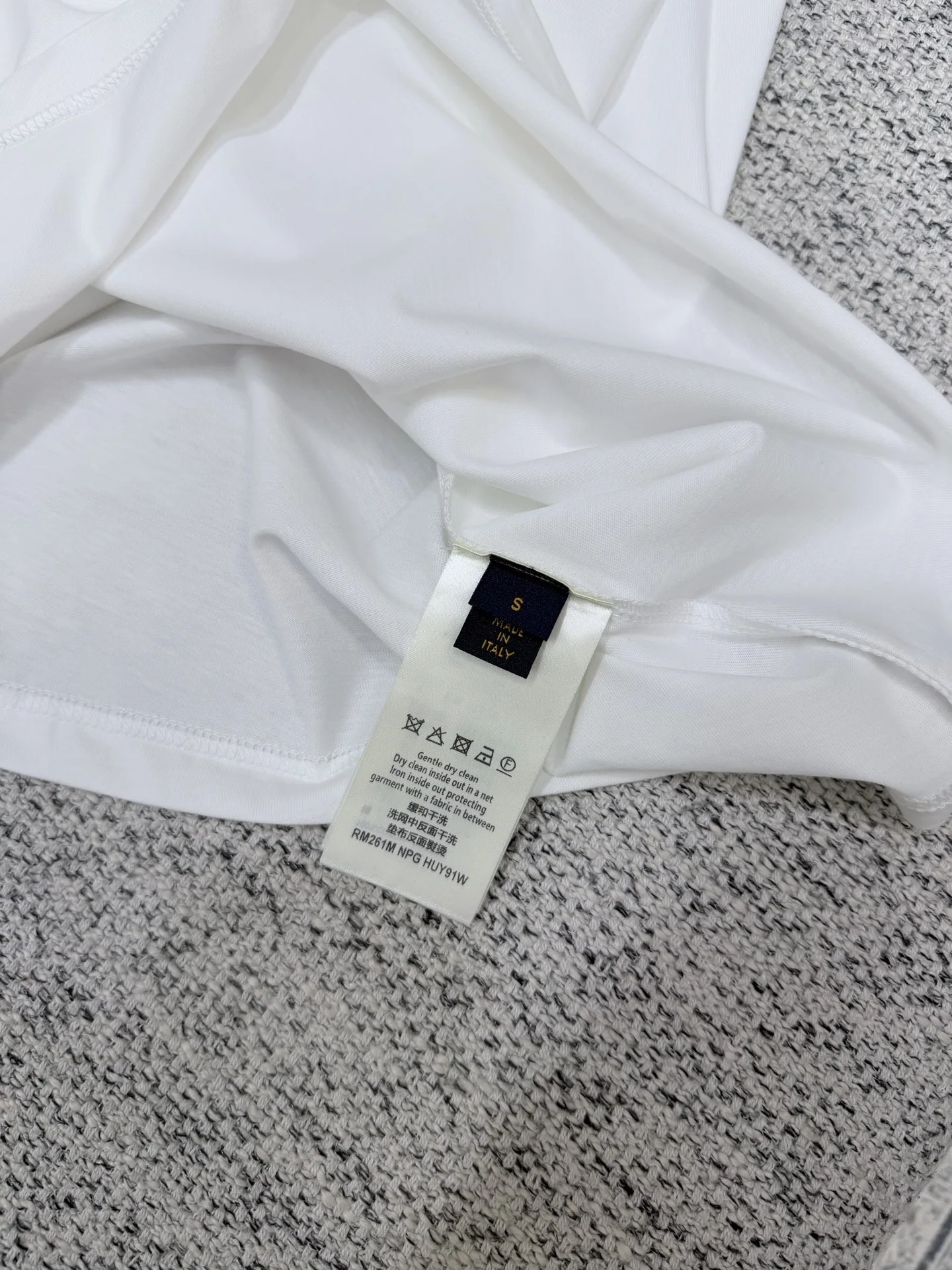 루이비통 코튼 자수 크루넥 반팔 티셔츠 26 SS 상세 이미지 9