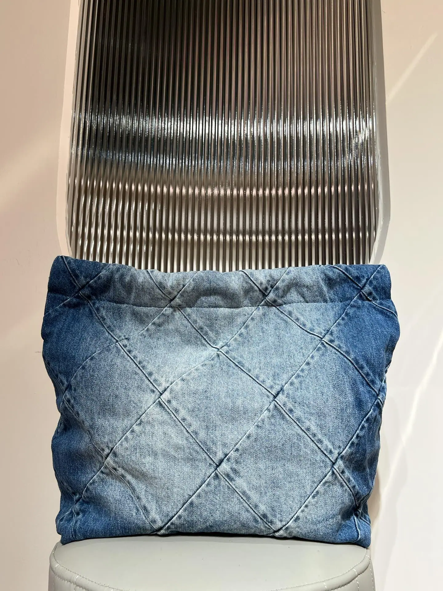 샤넬 데님 중형 가방 상세 이미지 7