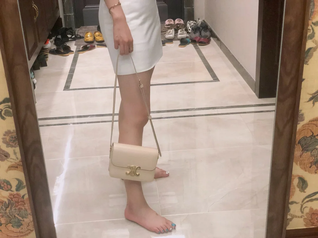 셀린느 밀크티 컬러 가방 상세 이미지 4