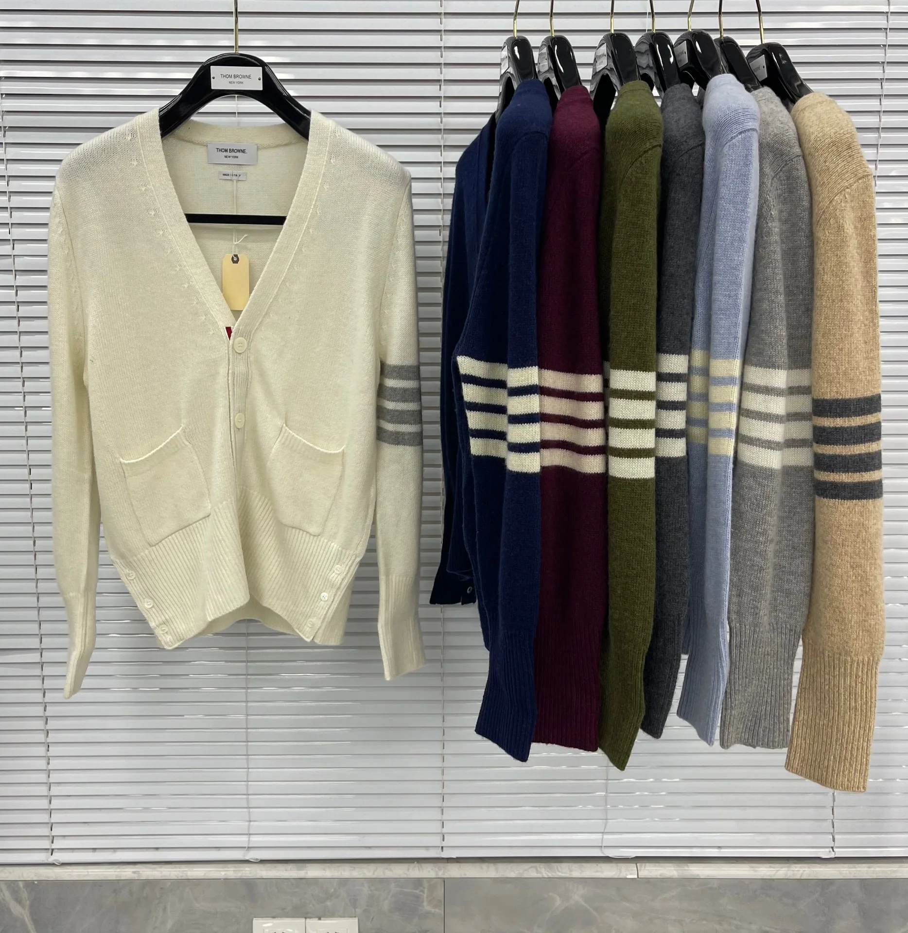 톰브라운 울 가디건 143036