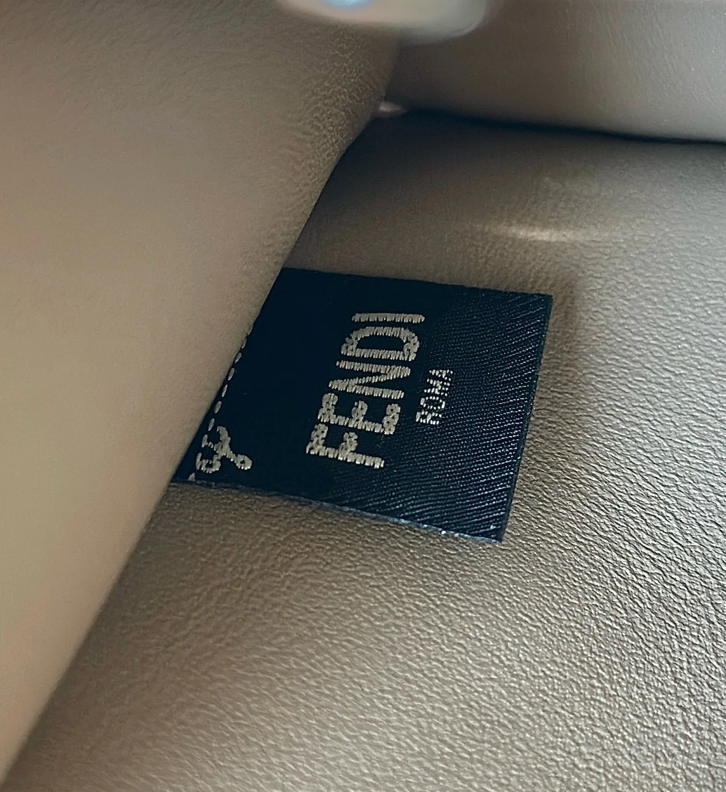 펜디 아이 씨 유 쁘띠 송아지가죽 가방 80133 AS 상세 이미지 6
