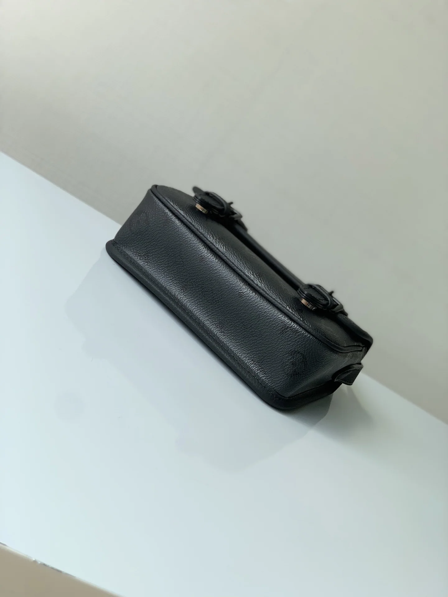 루이비통 사첼 미니 크로스보디 가방 상세 이미지 4
