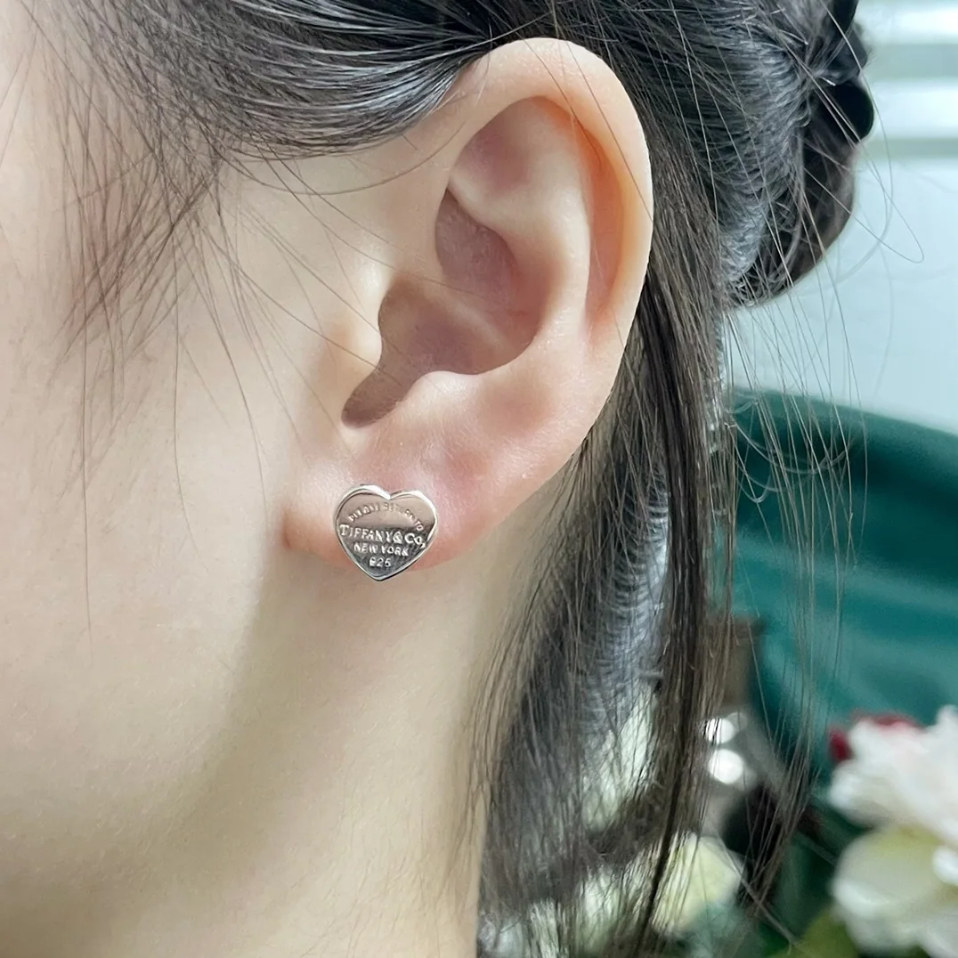 티파니 925 스털링 실버 진주 하트 스터드 귀걸이 상세 이미지 1