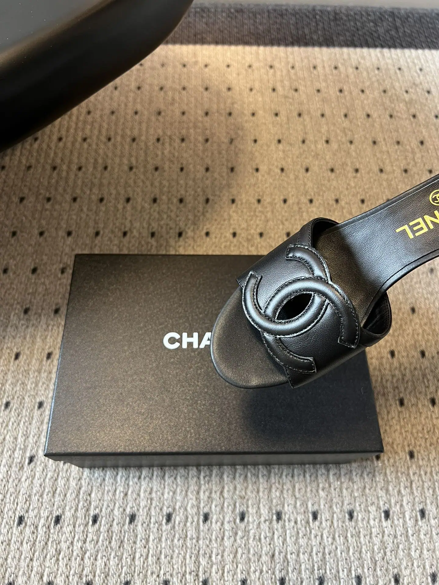 샤넬 더블 C 버클 스틸레토 힐 슬라이더 상세 이미지 7