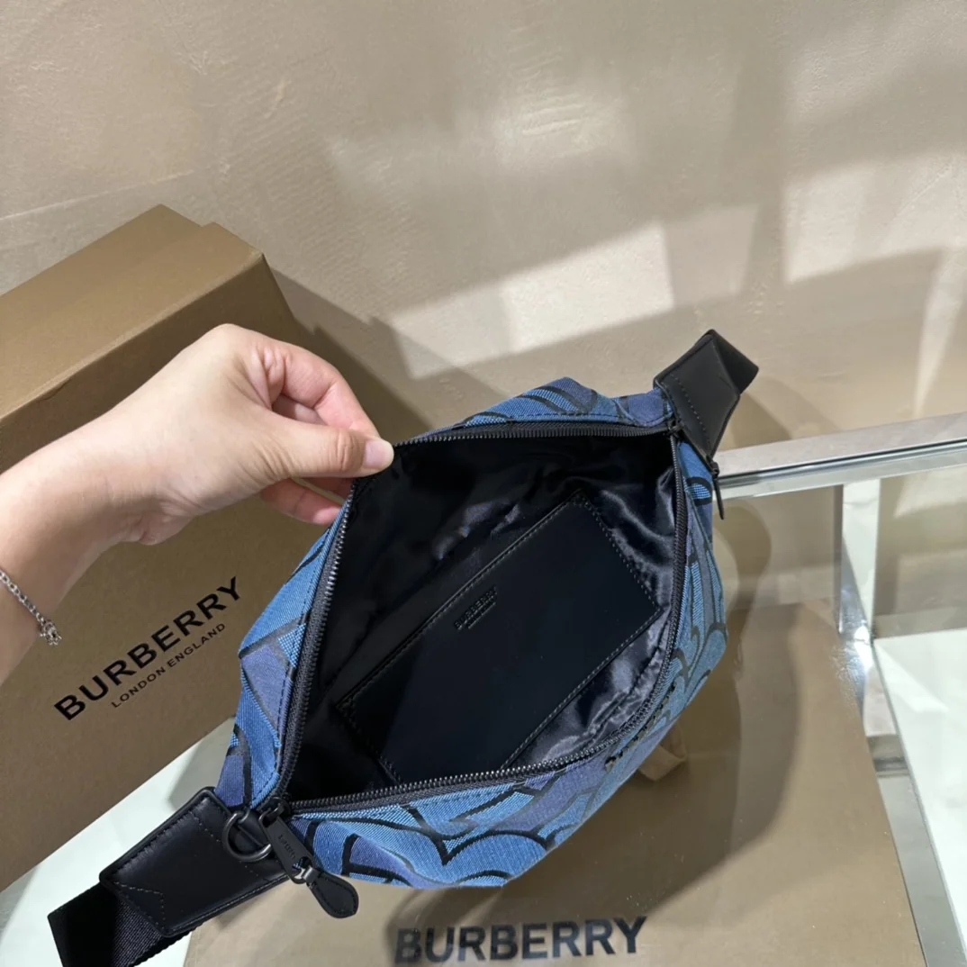 버버리 TB 로고 지퍼 웨이스트백 가방 상세 이미지 9