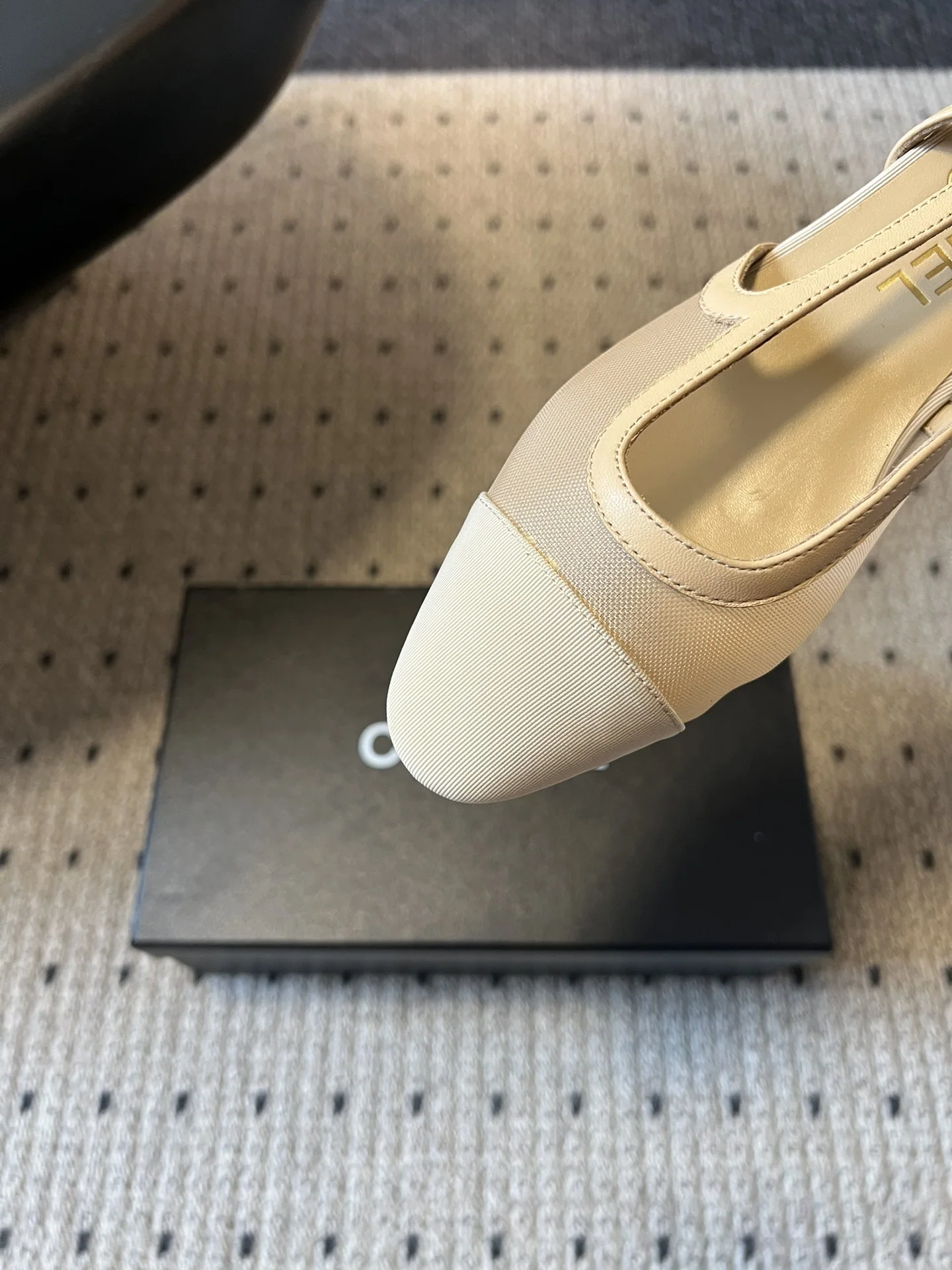 샤넬 투톤 배색 백리스 여성 구두 상세 이미지 7