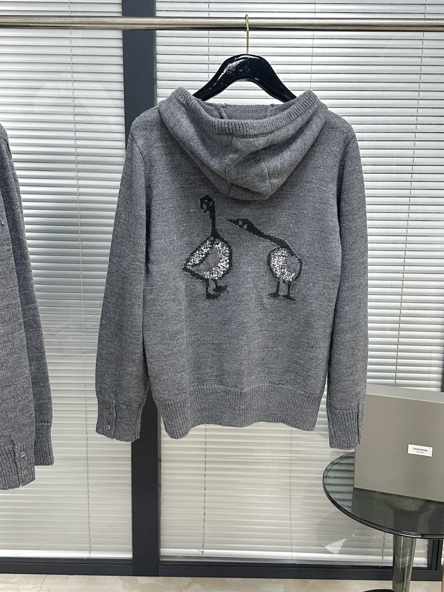 톰브라운 화이트 남성 후드 레플리카 46735 Thom Browne 상세 이미지 3