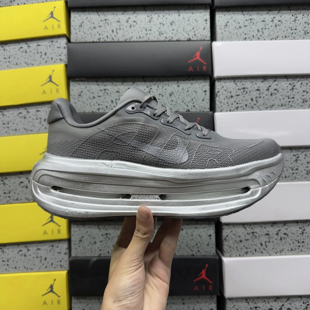 나이키 [5A] 보메로 프리미엄 IR1988-084 201741 Nike Vomero Premium Isamaya Run Forever 상세 이미지 2