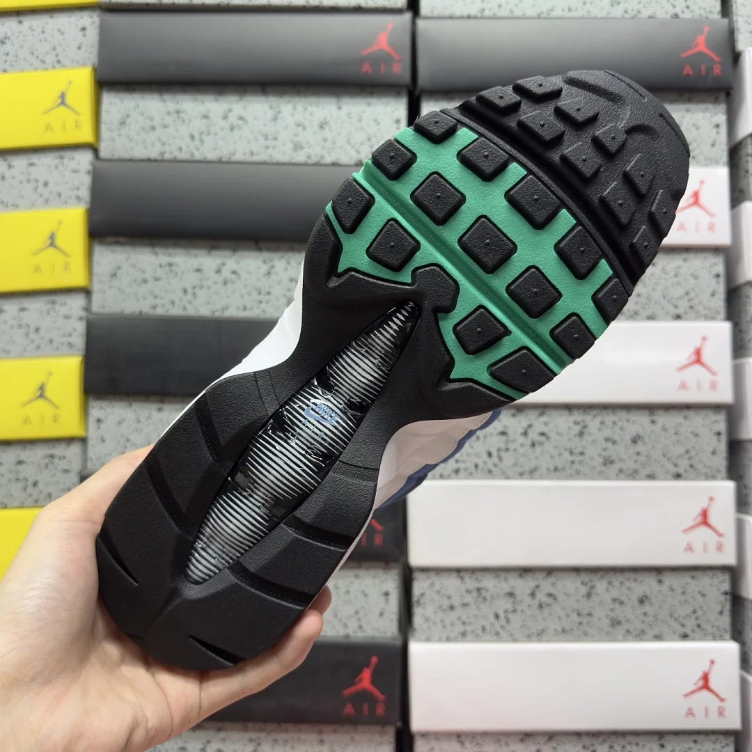 나이키 [KZ2.0] 에어 맥스 95 IH7855-100 201799 Nike Air Max 95 Big Bubble Slate 상세 이미지 6