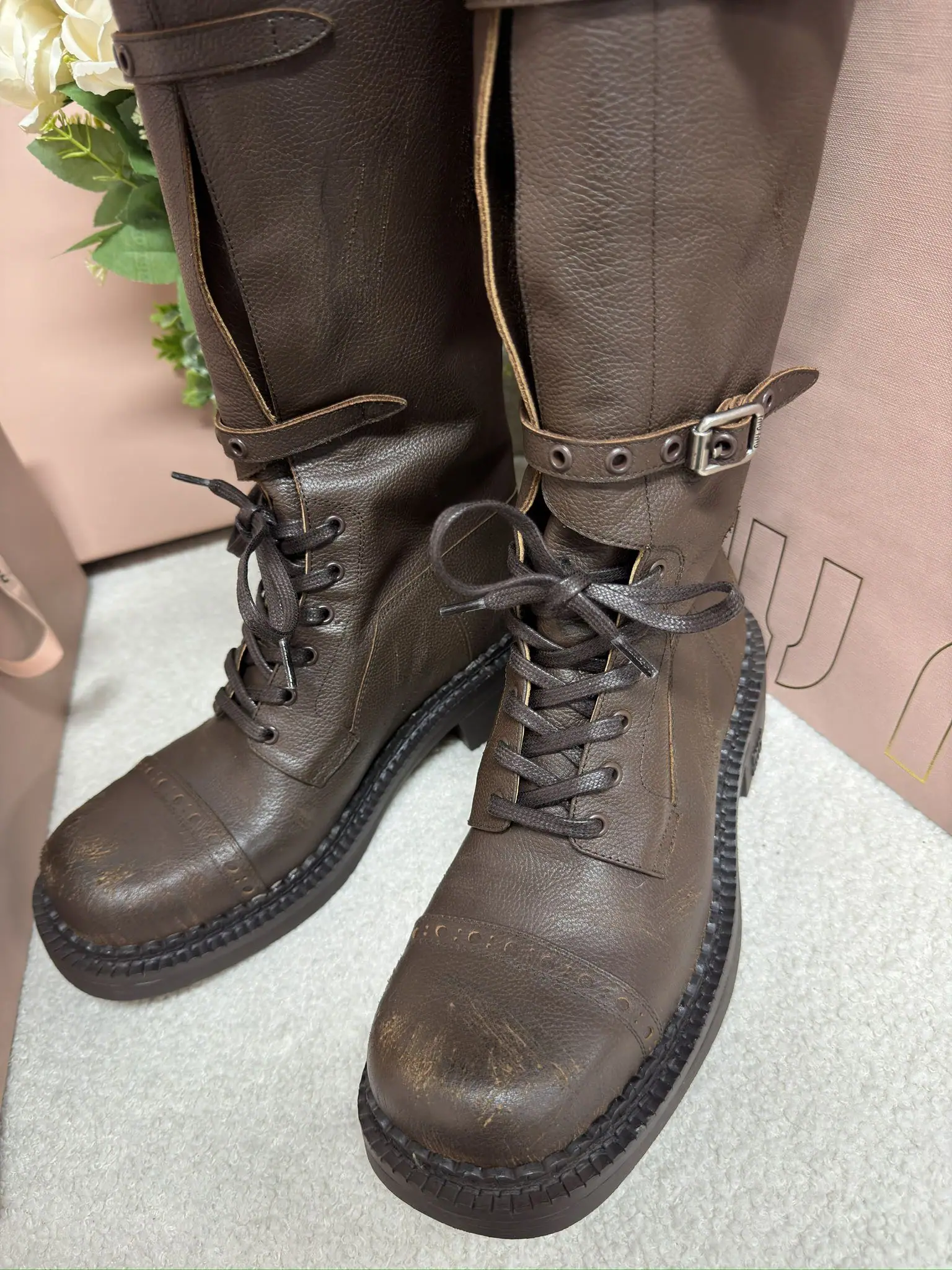 미우미우 24 FW 브라운 라이딩 부츠 상세 이미지 6