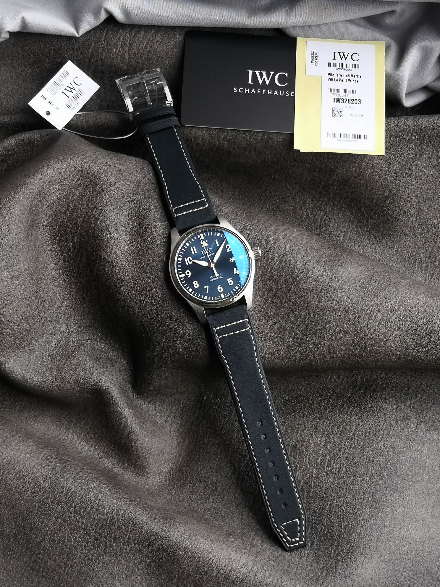 IWC 마크 XX 파일럿 시계 블랙 다이얼 사파이어 글라스 상세 이미지 2