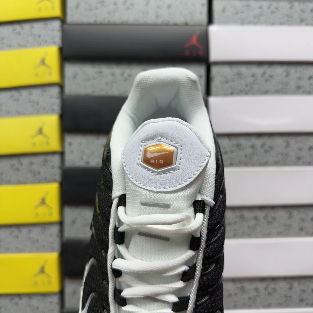 나이키 [BD] 에어 맥스 플러스 CT1094-102 201874 Nike Air Max Plus White Black Metallic 상세 이미지 8