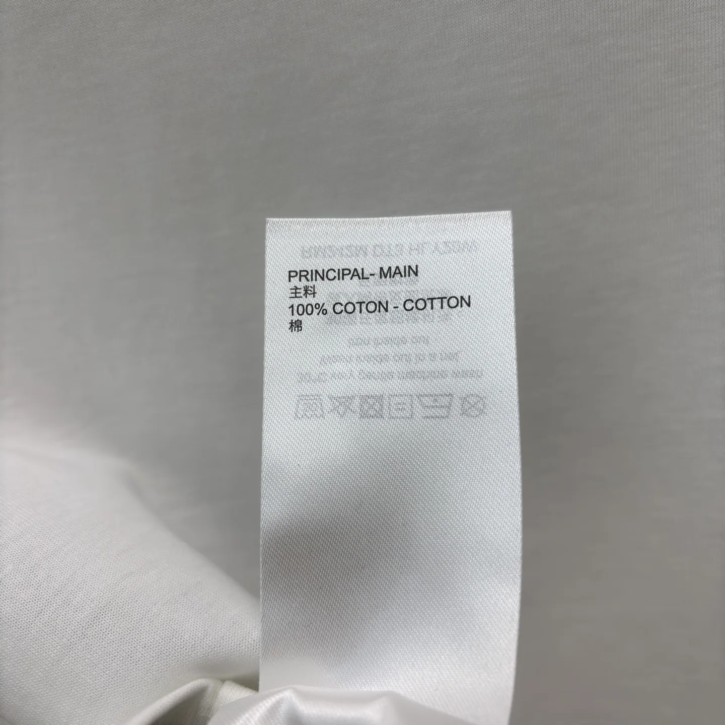 루이비통 흑백 프린트 반팔 티셔츠 상세 이미지 9