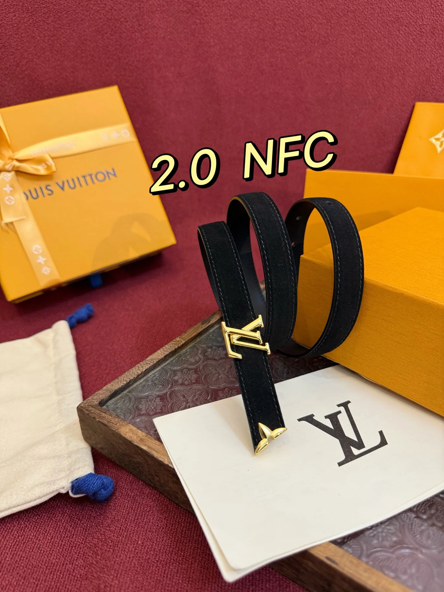 루이비통 골드 LV 이니셜 버클 스웨이드 벨트 상세 이미지 6