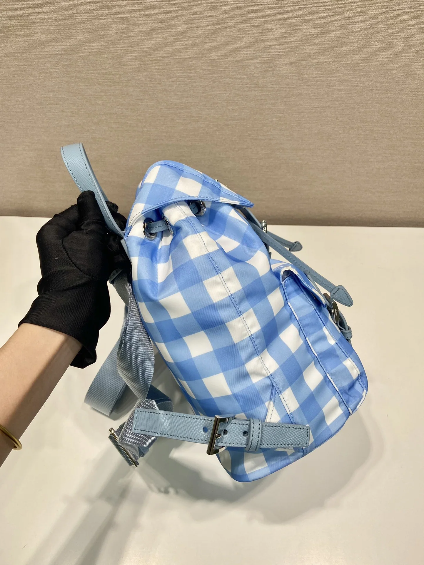 프라다 체크무늬 크로스그레인 가죽 백팩 1BZ677 상세 이미지 4