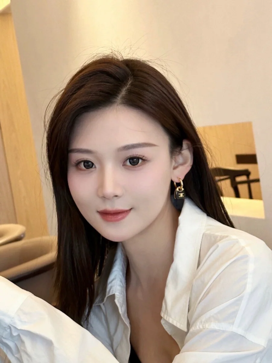 셀린느 블랙 골드 귀걸이 상세 이미지 4