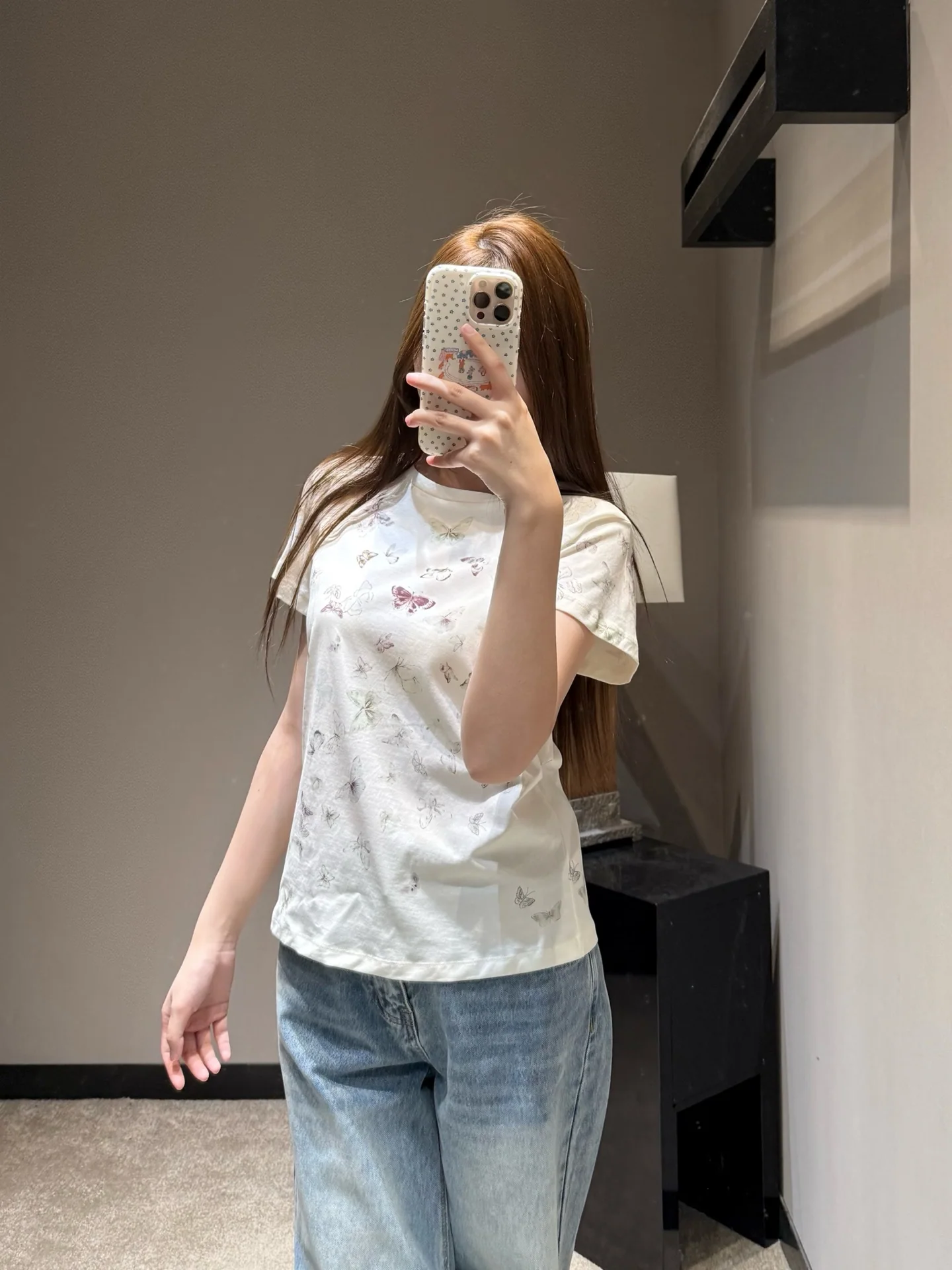 미우미우 크리미 화이트 나비 프린트 여성 반팔 상세 이미지 7