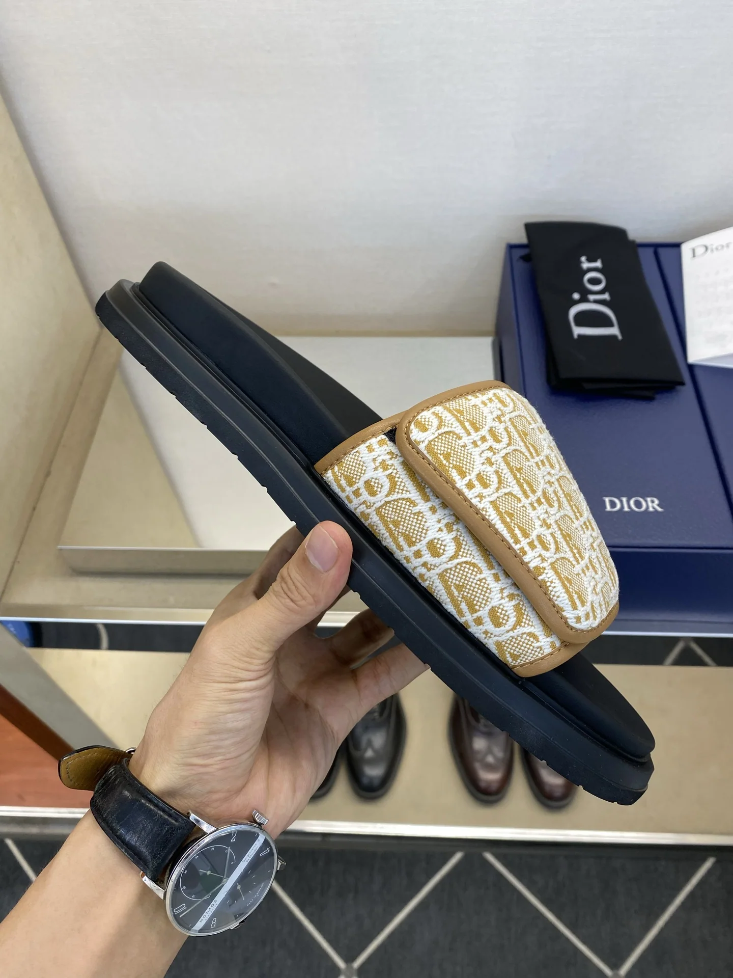 디올 남성 자수 캔버스 슬리퍼 상세 이미지 6