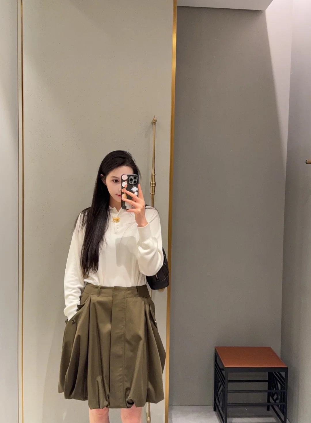 로에베 오리브 그린 불규칙 튤립 스커트 상세 이미지 6