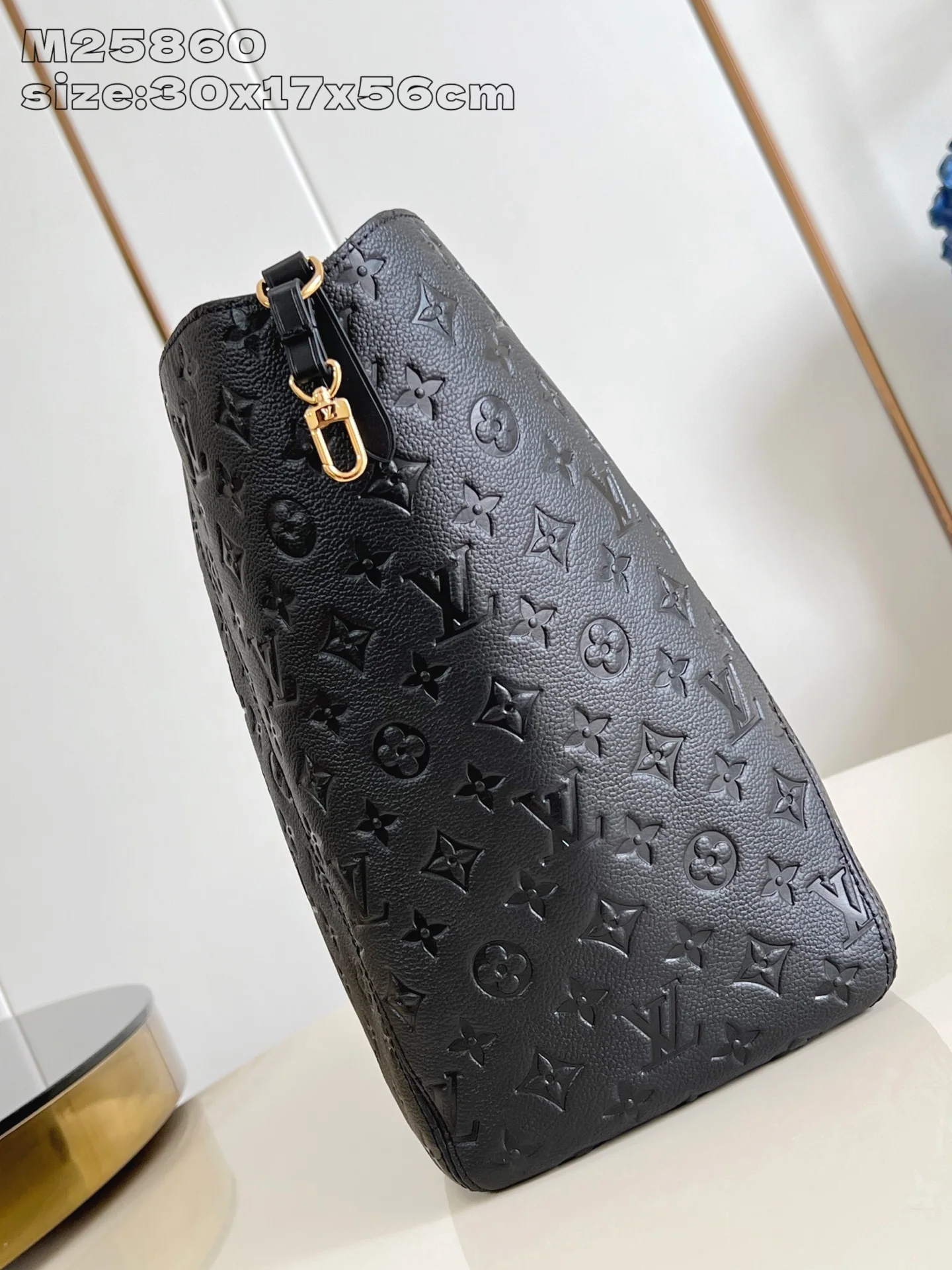 루이비통 엠보싱 블랙 미디엄 토트백 M25860 상세 이미지 6