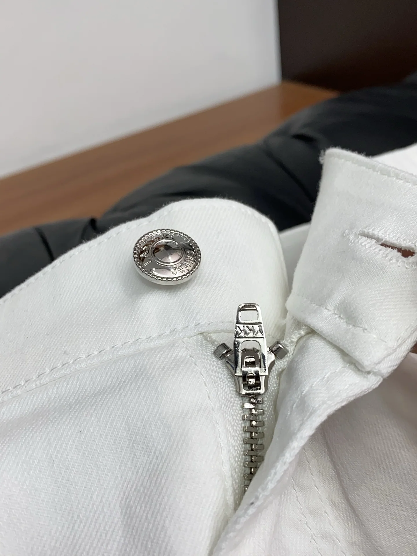 프라다 뉴 데님 슬림핏 남성 반바지 상세 이미지 7