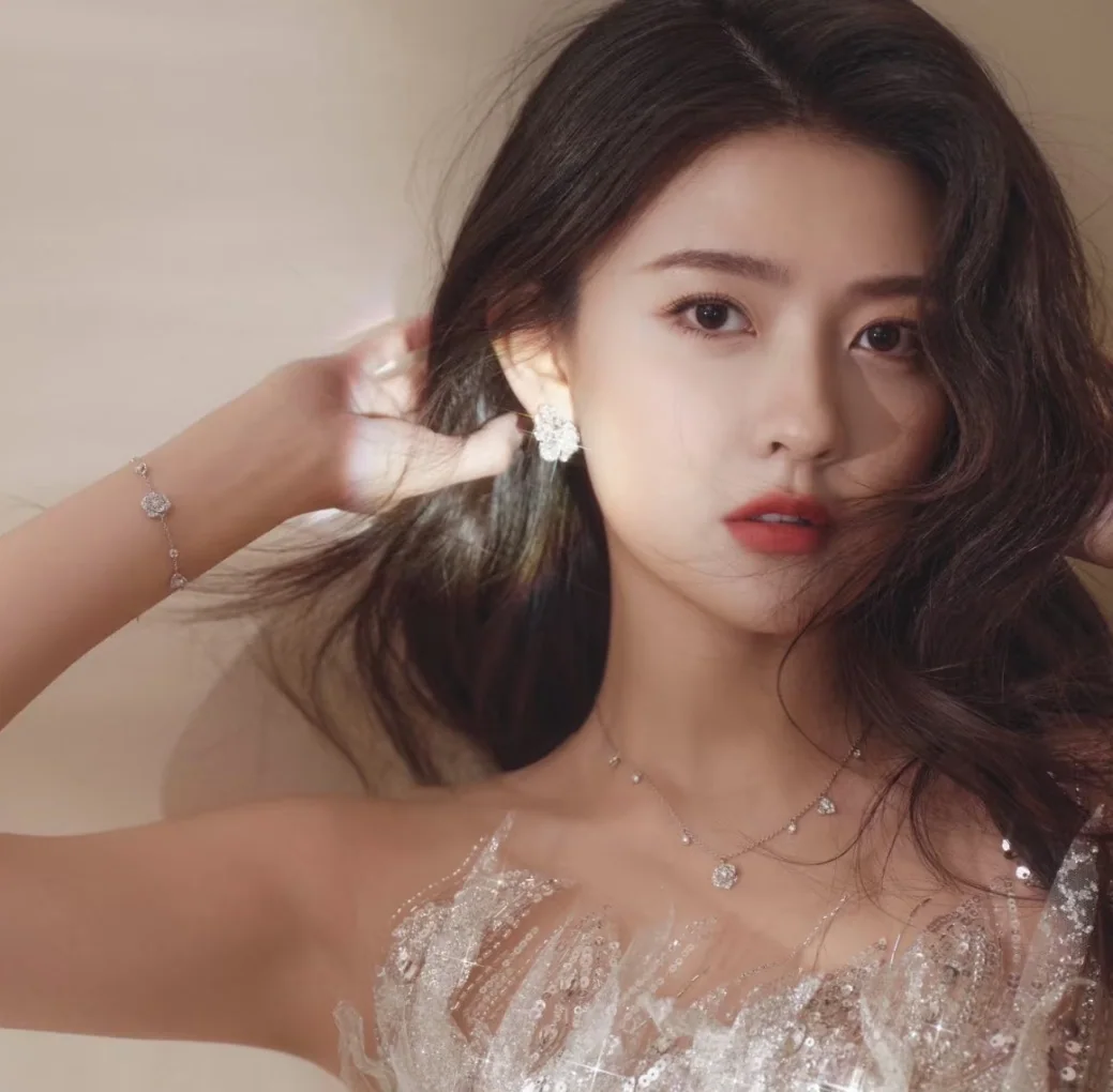 피아제 카스미소우 장미 3 송이 다이아몬드 목걸이 상세 이미지 3