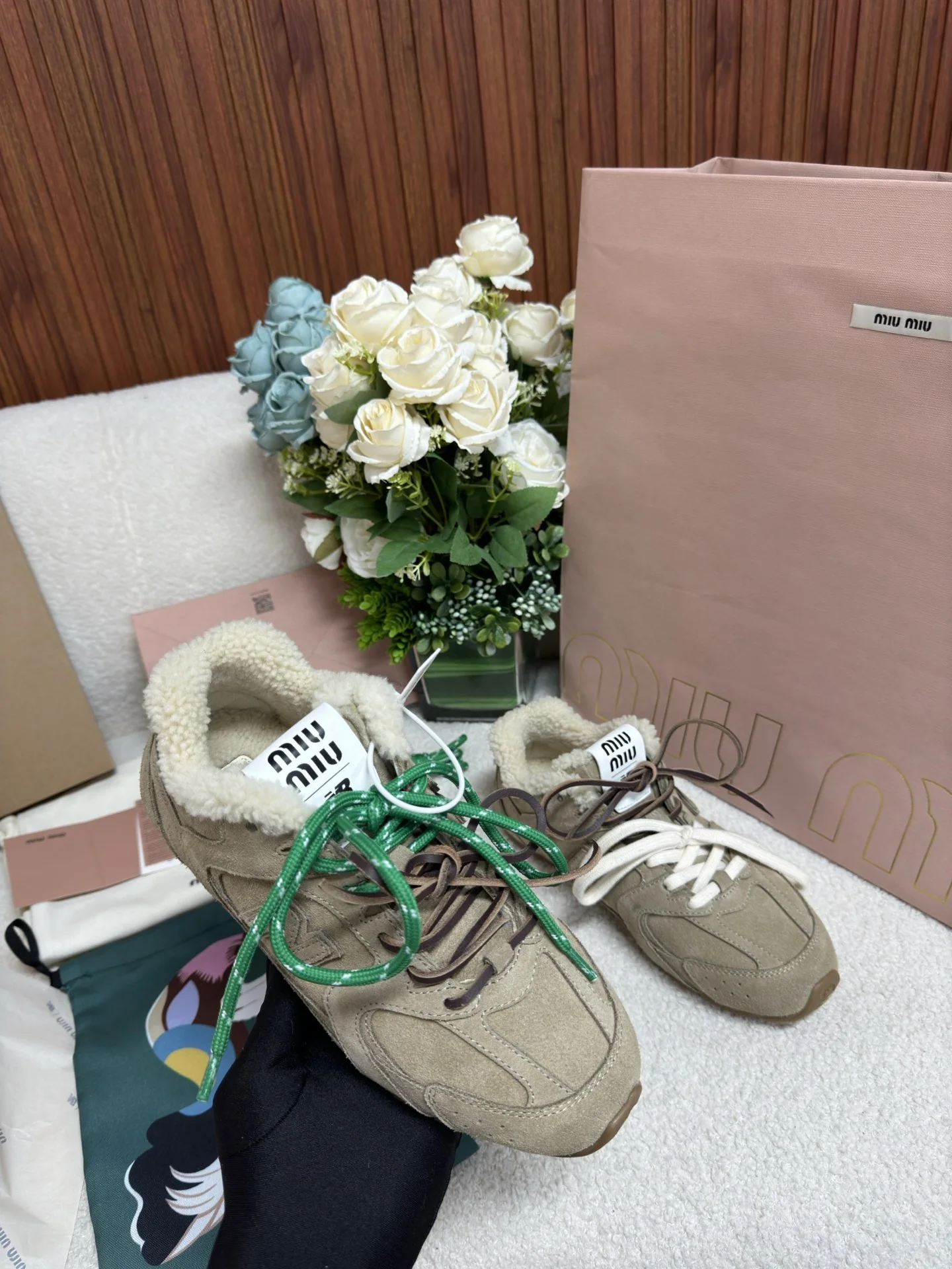 미우미우 퍼 콜라보레이션 스니커즈 상세 이미지 3