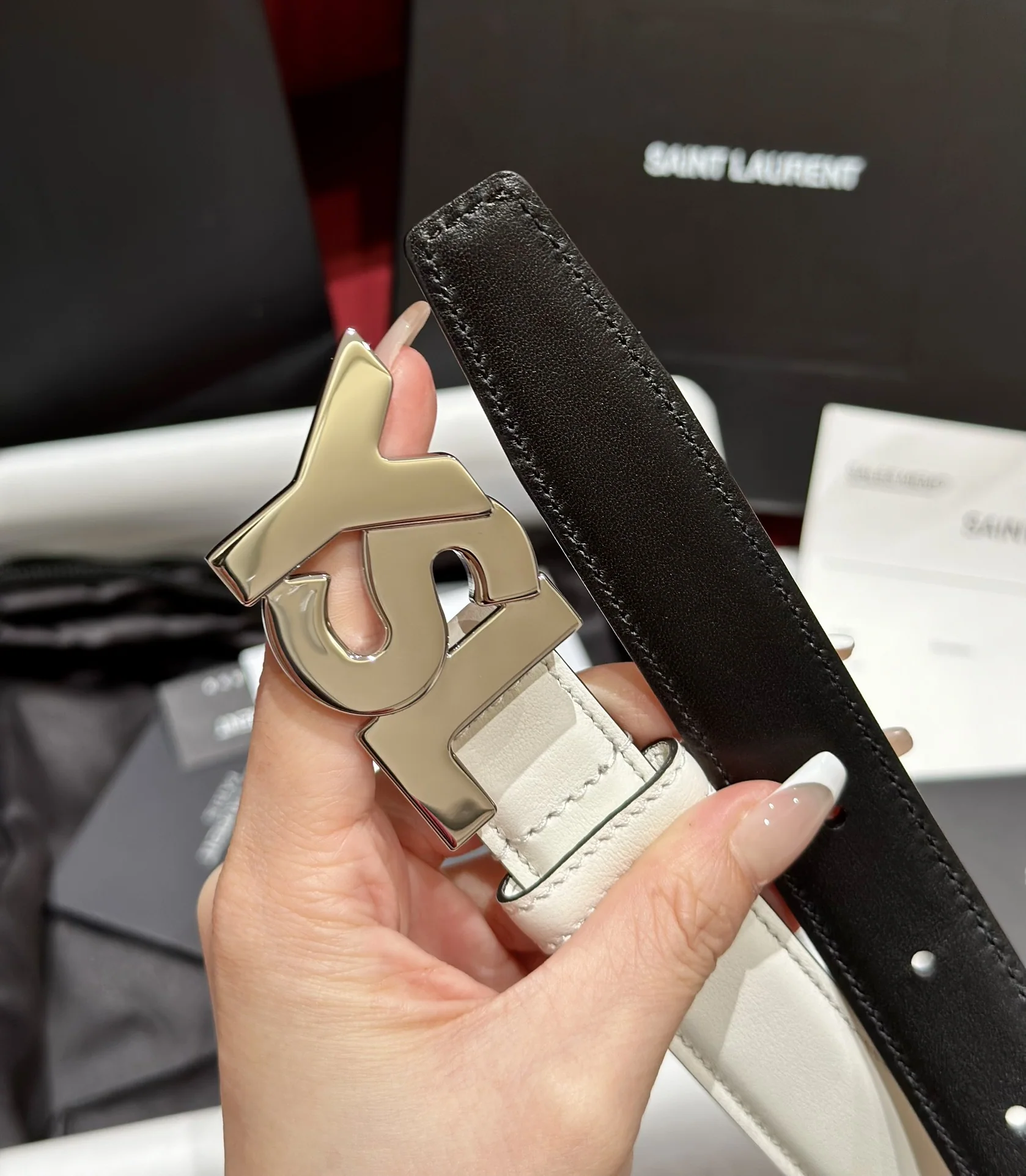 생로랑 YSL 금속 버클 양면 카프스킨 벨트 상세 이미지 6