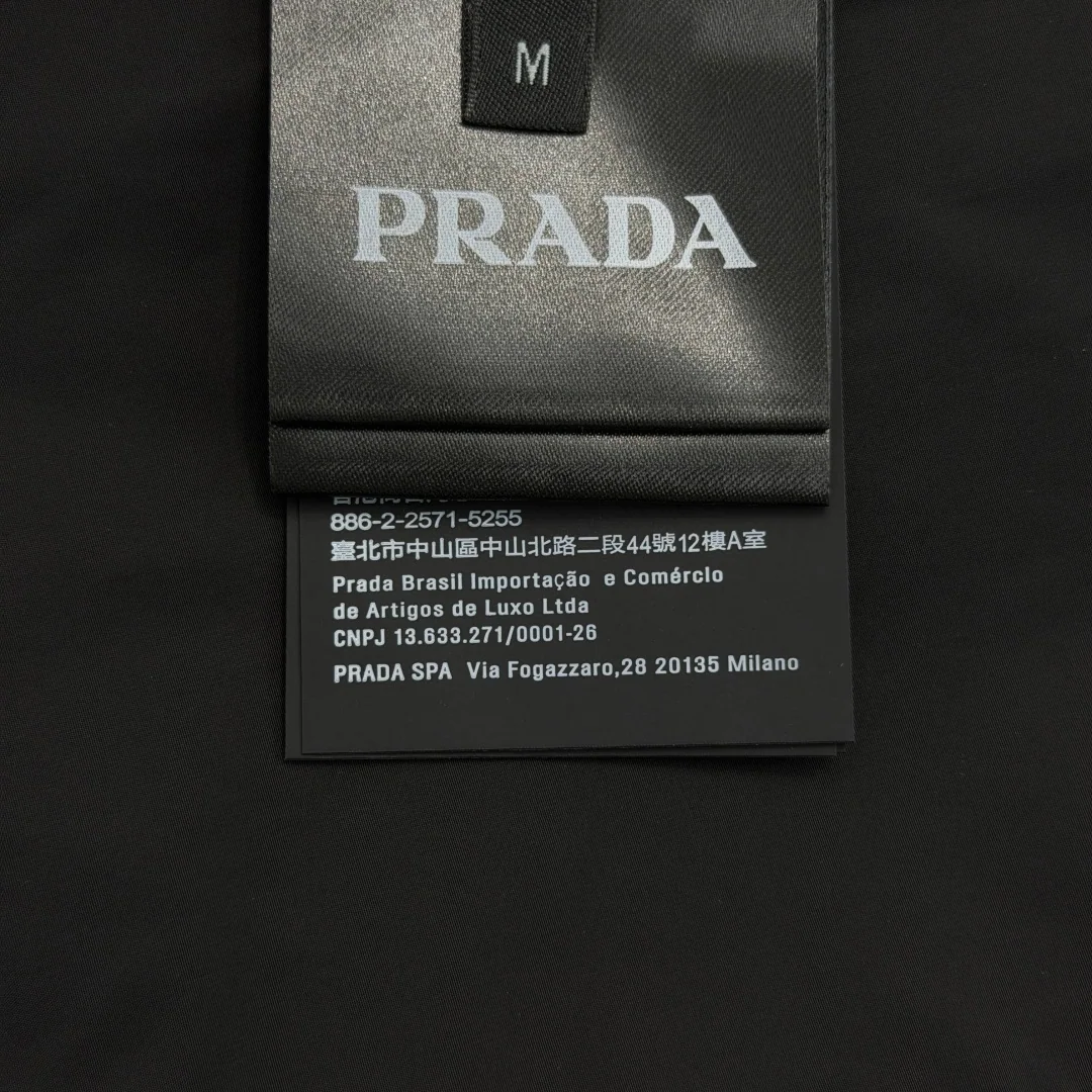 프라다 양면 리사이클 나일론 남성 자켓 상세 이미지 9