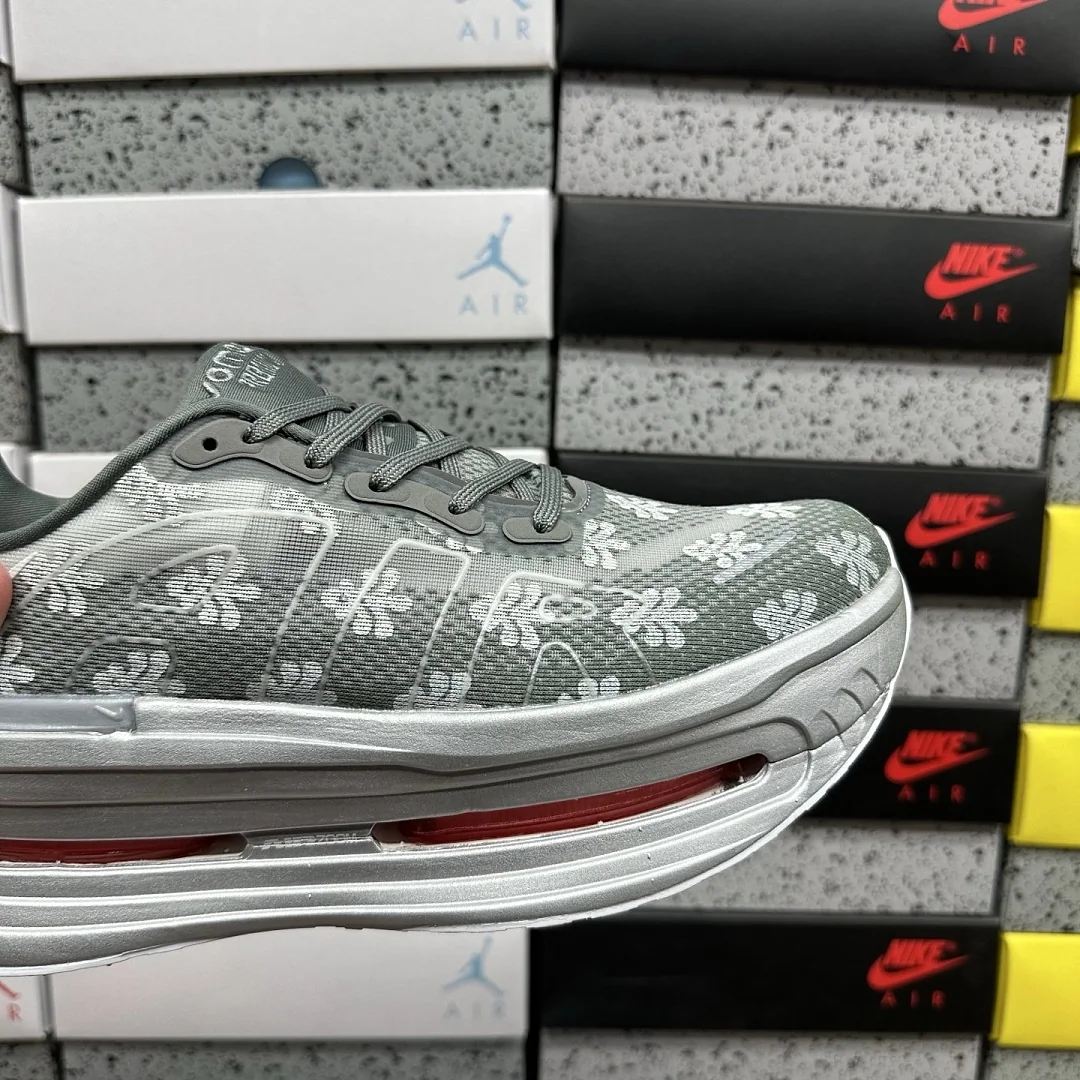 나이키 [5A] 보메로 프리미엄 QS IQ0028-001 201783 Nike Vomero Premium QS Fleur De-Lis 상세 이미지 6