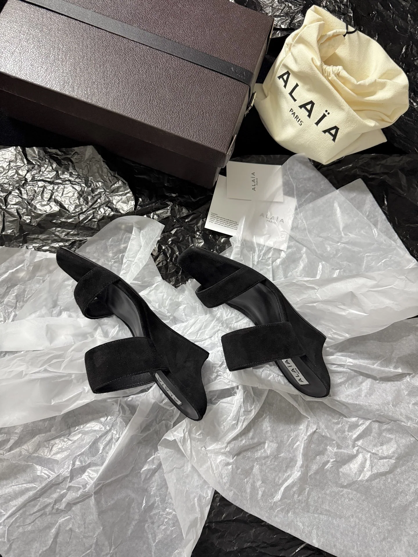 알라이아 미니멀리스트 뮬 탭 힐 신발 상세 이미지 5