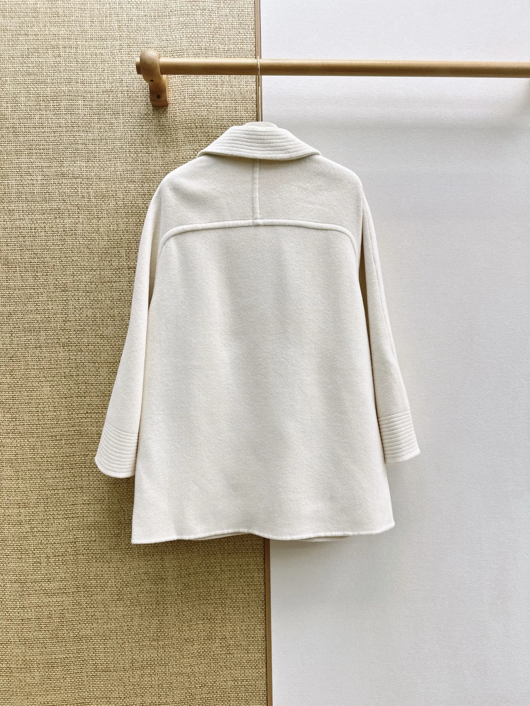 발렌티노 V자형 메탈 장식 케이프 양면 울 자켓 상세 이미지 9