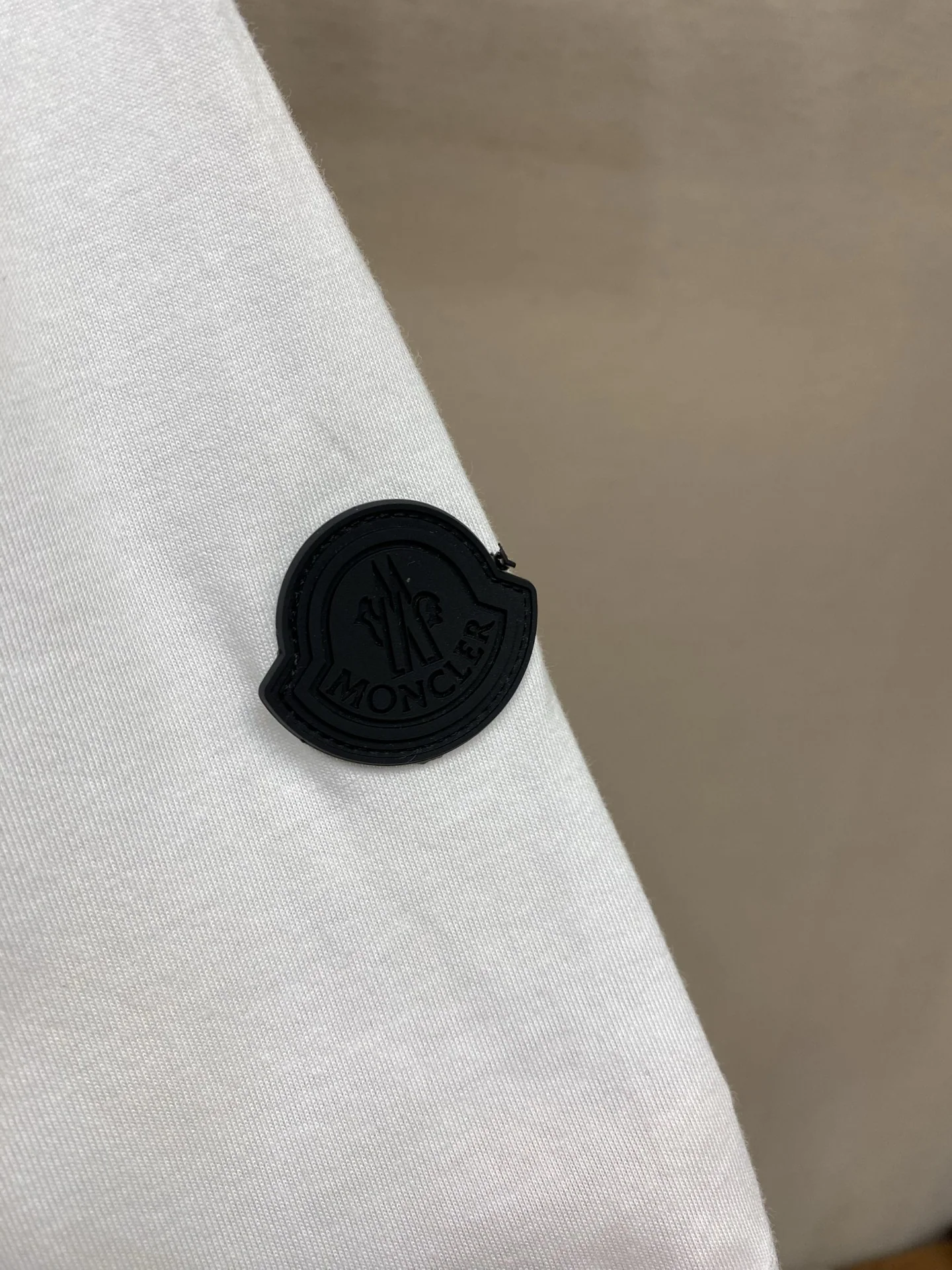 몽클레어 프린트 크루넥 반팔 티셔츠 상세 이미지 5