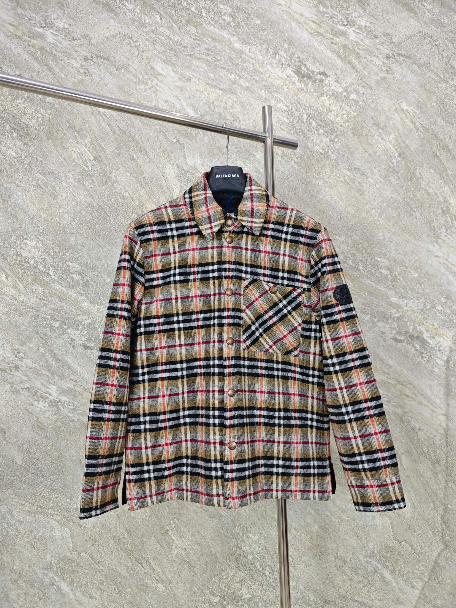 버버리 체크 패턴 울 배지 코튼 자켓 25FW