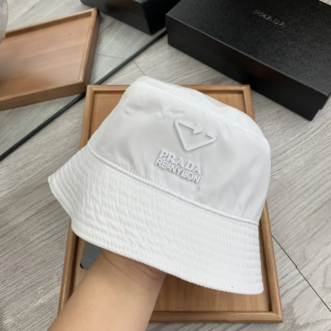 프라다 양면 삼각 로고 버킷햇 상세 이미지 5