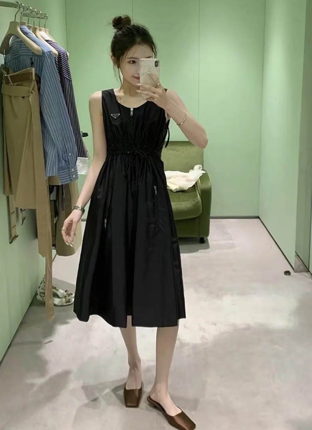 프라다 재활용 나일론 허리 스트링 여성 원피스 상세 이미지 3