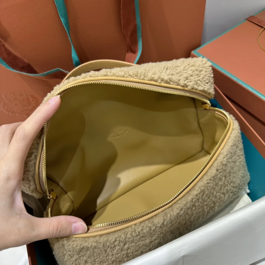 로로피아나 캐시퍼 소재 카멜 핸드백 상세 이미지 8
