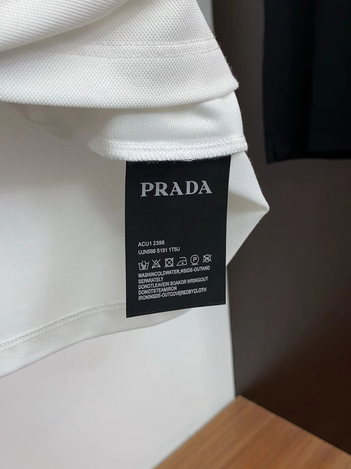 프라다 폴로 카라 남성 반팔 티셔츠 상세 이미지 6