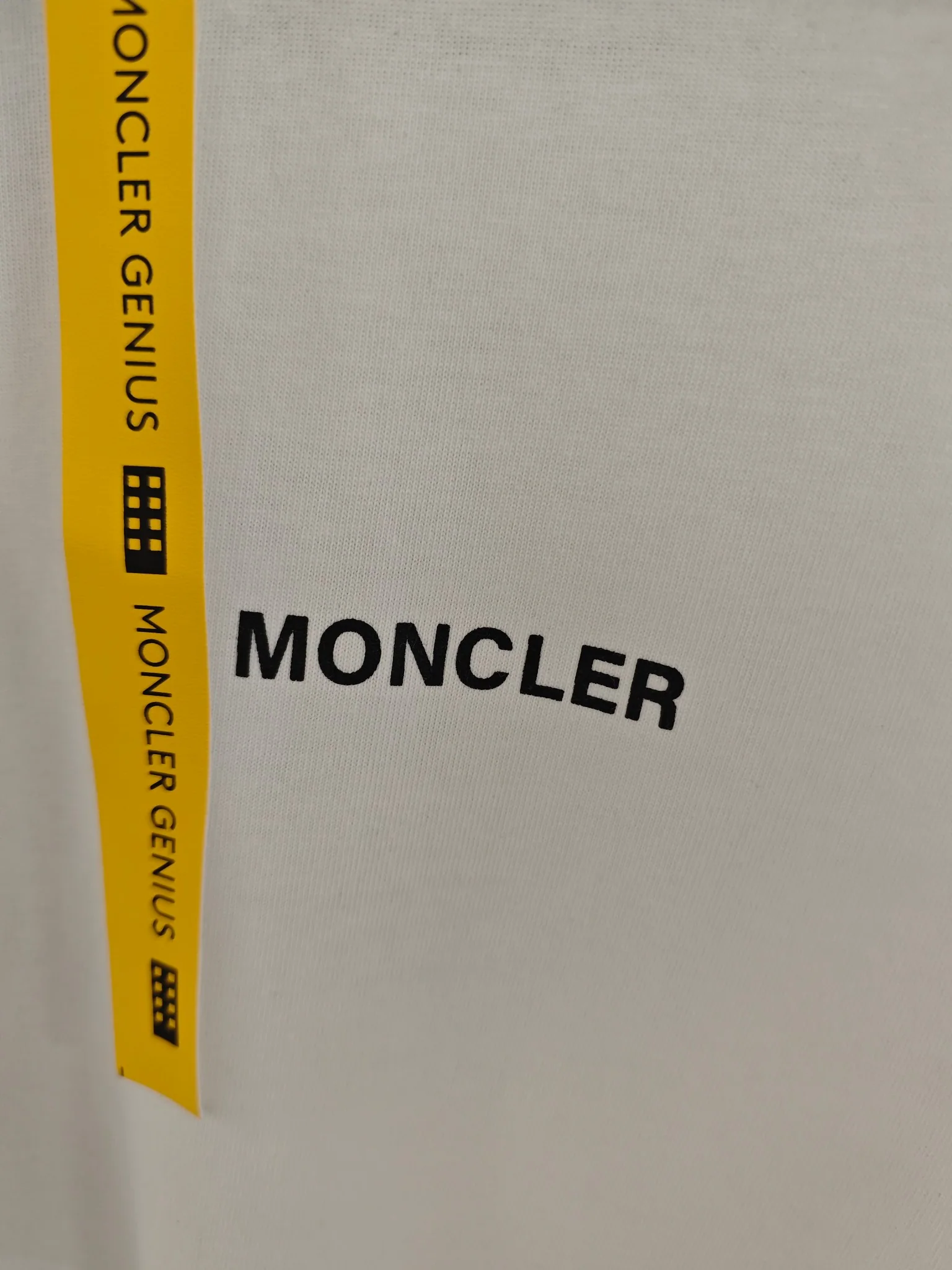 몽클레어 체크 패턴 남성 반팔 티셔츠 상세 이미지 3